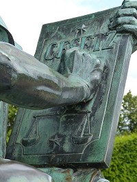Skulptur Justizia Schwerin